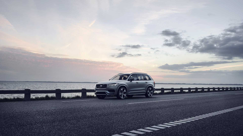 Illustration for article titled The 2020 Volvo XC90 Looks Basically the Same But Adds Kinetic Energy Recovery Like an F1 Car